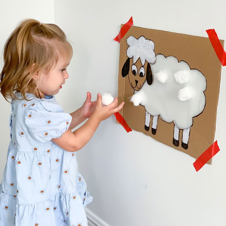 Easy Toddler Crafts, Sheep Crafts, Toddler Craft, Easy Toddler Activities, Baby Play Activities, Montessori Toddler Activities, Farm Activities, Toddler Arts And Crafts, Baby Learning Activities