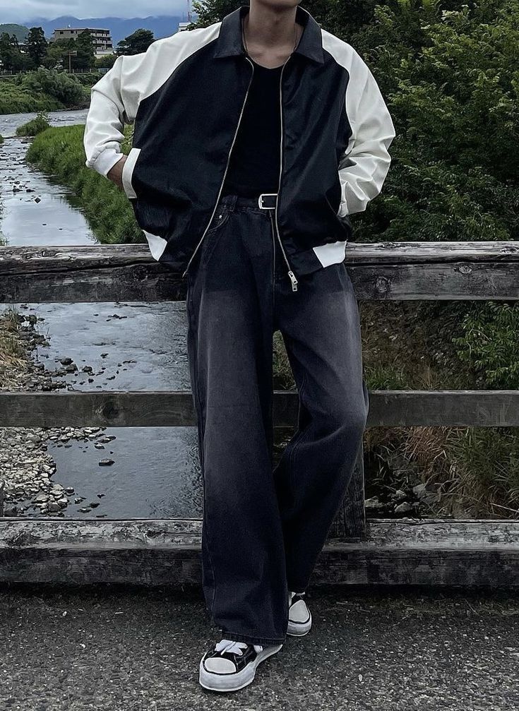 Guy Black Outfits, Korean Casual Outfits For Men, Korean Street Wear Male, Korean Men Fashion Streetwear, Korean Mens Outfits, Japanese Men Fashion, Korean Street Fashion Mens, Korean Fashion Male, E Boy Outfits