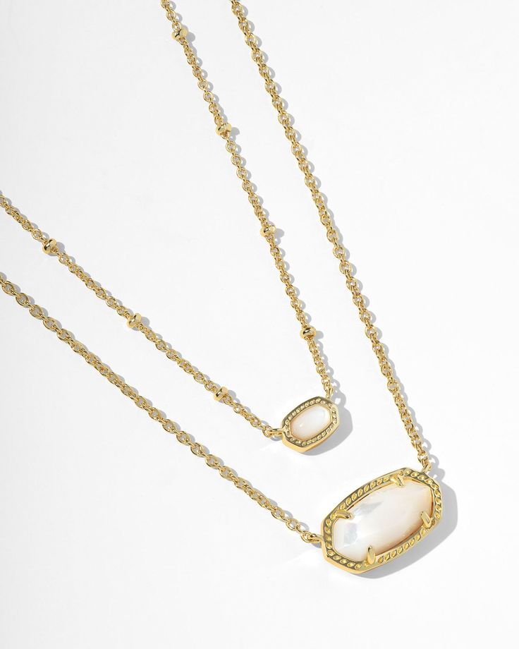 Kendra Scott Necklace Elisa, Short Pendant Necklace, Preppy Jewelry, Pretty Jewelry Necklaces, Kendra Scott Necklace, Pendant Necklace Gold, Minimal Aesthetic, Handbag Charms, Jewelry Lookbook