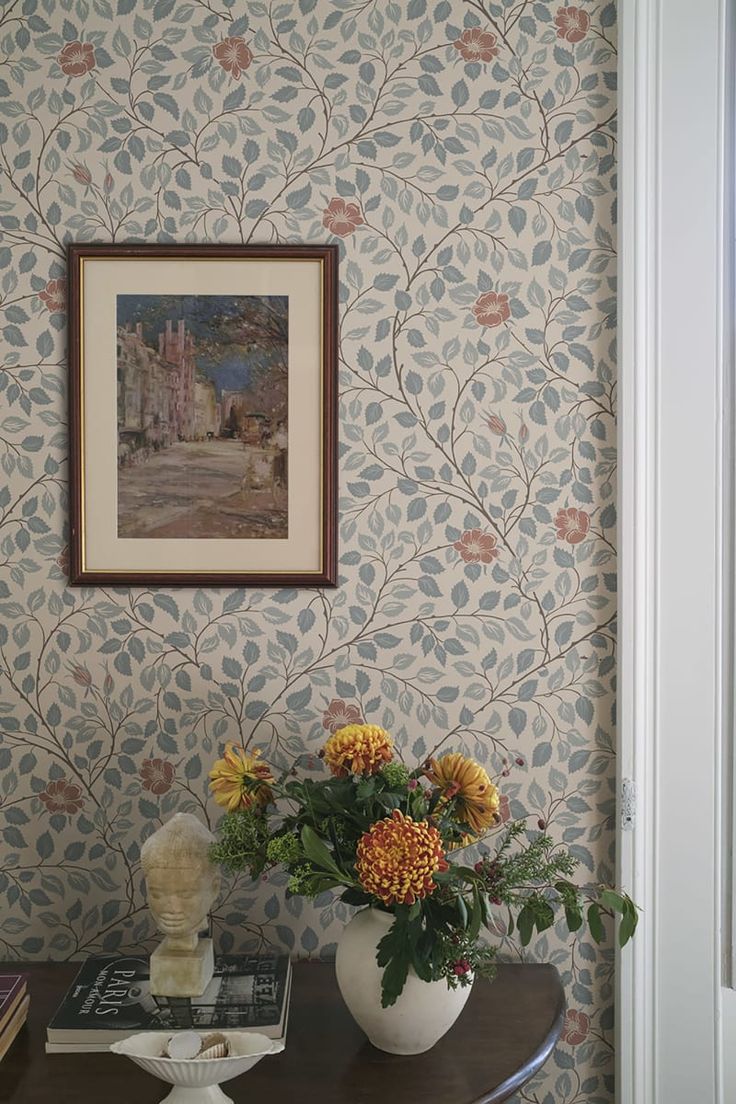 Blue Wainscoting, Farmhouse Wallpaper, Cottage Wallpaper, Georgian Interiors, Sandberg Wallpaper, Upstairs Hallway, Wallpaper Accent Wall, Soft Beige, Wallpaper Direct