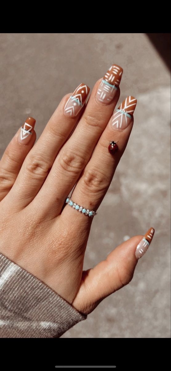 Fall Aztec Nails, Aztec Print Nails, Winter Boho Nails, Western Beach Nails, Native American Nail Designs, Aztec Nails Design, Brown Western Nails, Alaskan Nails, Fall Boho Nails