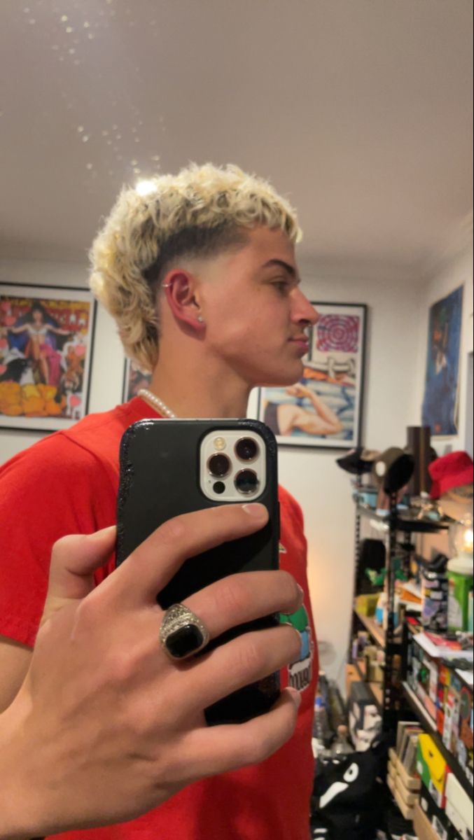 Blonde Hair Men Mullet, Bleach Mullet Men, Blonde Mohawk Men, Mullet Oval Face, Blond Hairstyles Men, Blond Hair Ideas Men, Bleached Mullet Men, Short Fringe Mullet, Curly Blonde Mullet