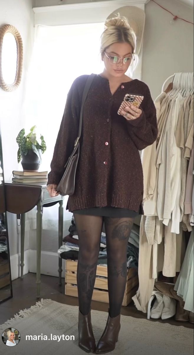 Fall Midsize Dress, Fall Outfits Large Bust, Deep Autumn Outfits Plus Size, Plus Size Friendsgiving Outfit, Academia Outfit Midsize, Alternative Thanksgiving Outfit, Rainy November Outfit, Flea Market Outfit Fall, Petite Grunge Outfits