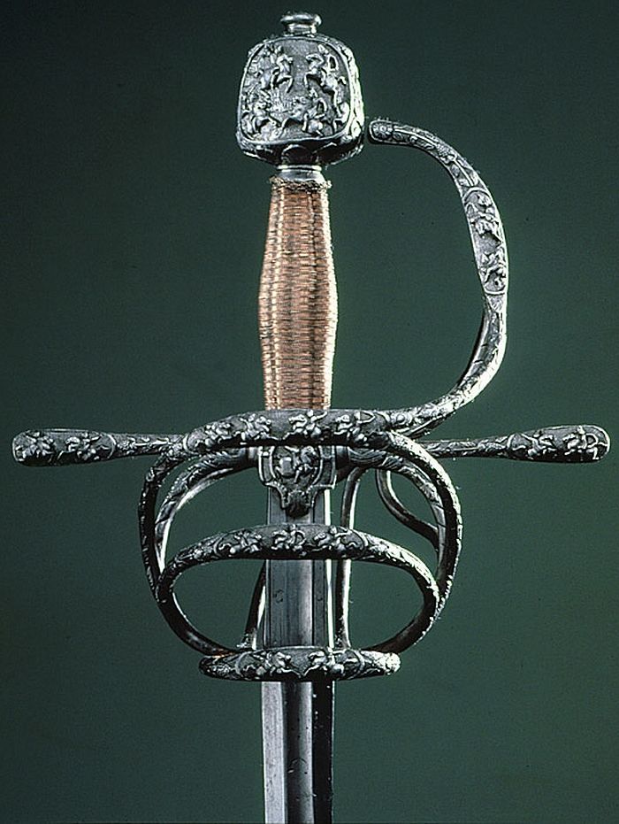 Espada ropera: circa 1610-1620. Francia. Long. total: 98,5 cm; Long. hoja: 96,3 cm; Anch.: 20,3 cm. Anch. hoja: 2,9 cm. Peso: 1.293 g.  Indcripciones: “COMBATRE A FOY” y “ESPERANCE DE VIE”. http://art-of-swords.tumblr.com/post/61418408119/rapier-dated-approximately-1610-1620-culture French Rapier, Historical Swords, Arm Armor, 17th Century, Dark Art