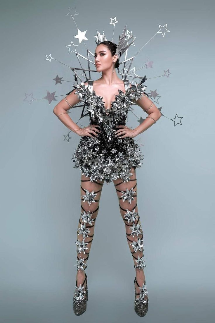 Ms Universe, Miss Universe Philippines, Silver Outfit, Space Costumes, Unconventional Materials, Tough Woman, Star Costume, Alien Costume, Look Festival