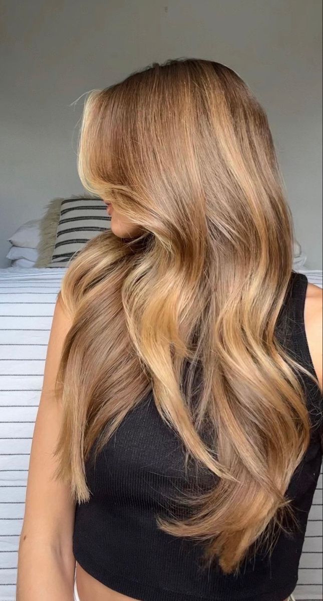 Root Smudge Before And After, Fall Hair Colors Dark Blonde, Honey Copper Brown Hair, Honey Drizzled Blonde, Copper Dark Blonde Hair, Apple Pie Blonde Hair, Coral Beige Hair, Dimensional Strawberry Blonde Balayage, Deep Honey Blonde Hair