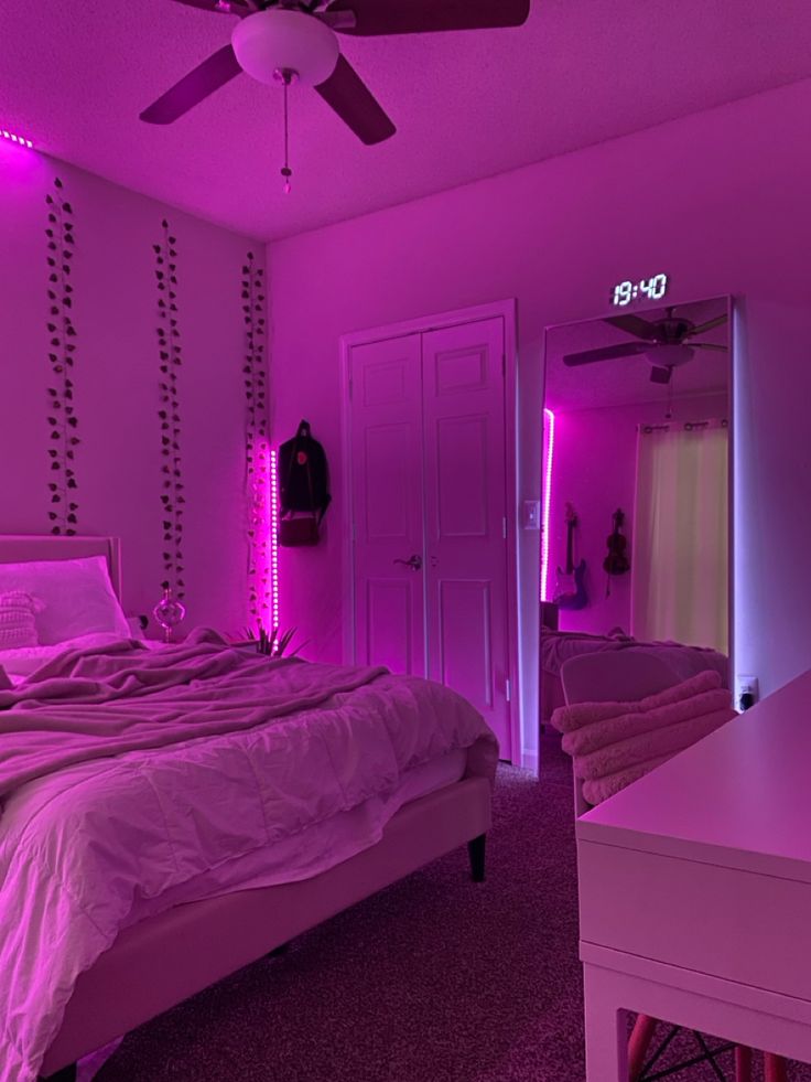 bedroom idea Baddie Room Ideas Aesthetic, Room Baddie, Baddie Room Ideas, Bedroom Baddie, Baddie Room, Room Organization Bedroom, White Room Decor, Luxury Room Bedroom, Chill Room