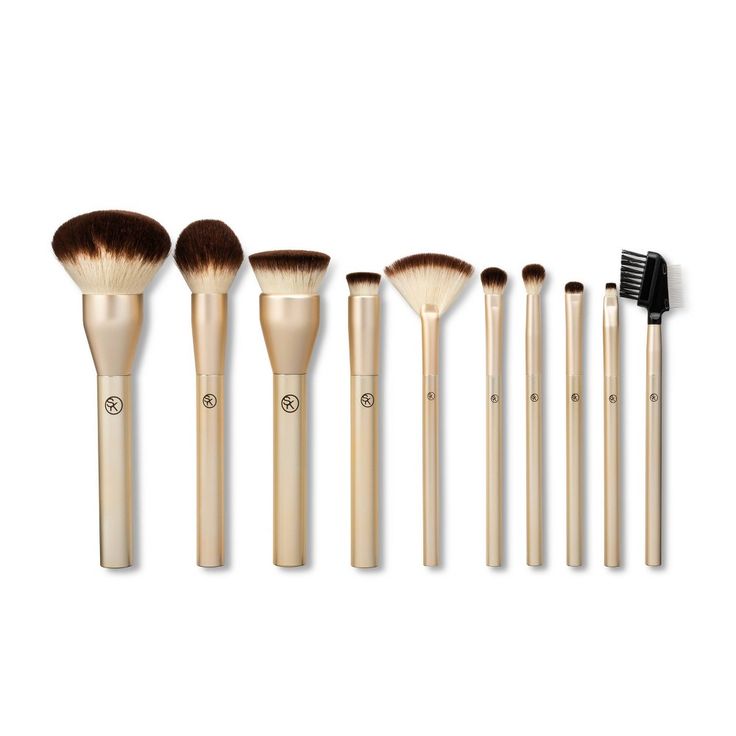 Revamp your getting-ready routine by adding the Essential Collection Complete Makeup Brush Set from Sonia Kashuk™ to your beauty arsenal. Each makeup brush in this 10-piece set is made with soft nylon bristles that let you apply powder and liquid products effortlessly while blending them for an airbrushed finish. Their black metal handles are easy to clean and grip, while the two-tone brown and white brush heads bring a chic look to any countertop or vanity. Whether you're channeling an all-natu Target Makeup, Complete Makeup, Sonia Kashuk, Best Makeup Brushes, Makeup Brush Set Professional, Contour Brush, Professional Makeup Brushes, Eyeliner Brush, Eye Brushes