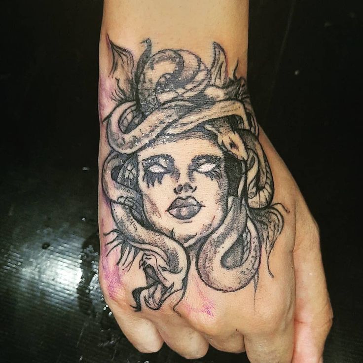 Andrey Luiz/Tatuador on Instagram: “Medusa” | Portrait tattoo, Tattoos ...