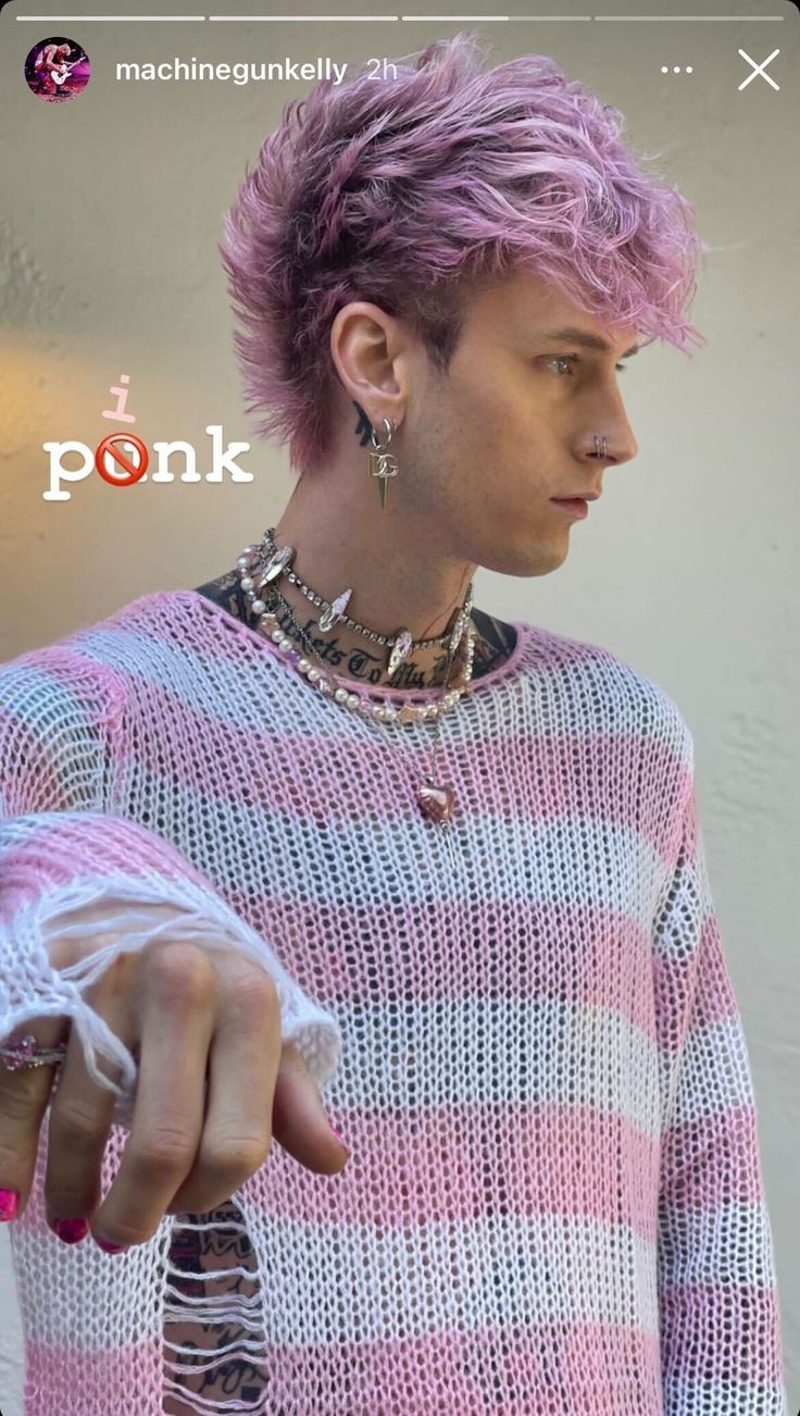 Machine Gun Kelly's Pink Hair Color Is a Huge Change | POPSUGAR Beauty Pastel Pink Hair Color, Pink Baseball Cap, Pink Dye, Pastel Pink Hair, Pink Manicure, Hair Color Pink, Celebrity Hair Stylist, Hair A, Pink Hair