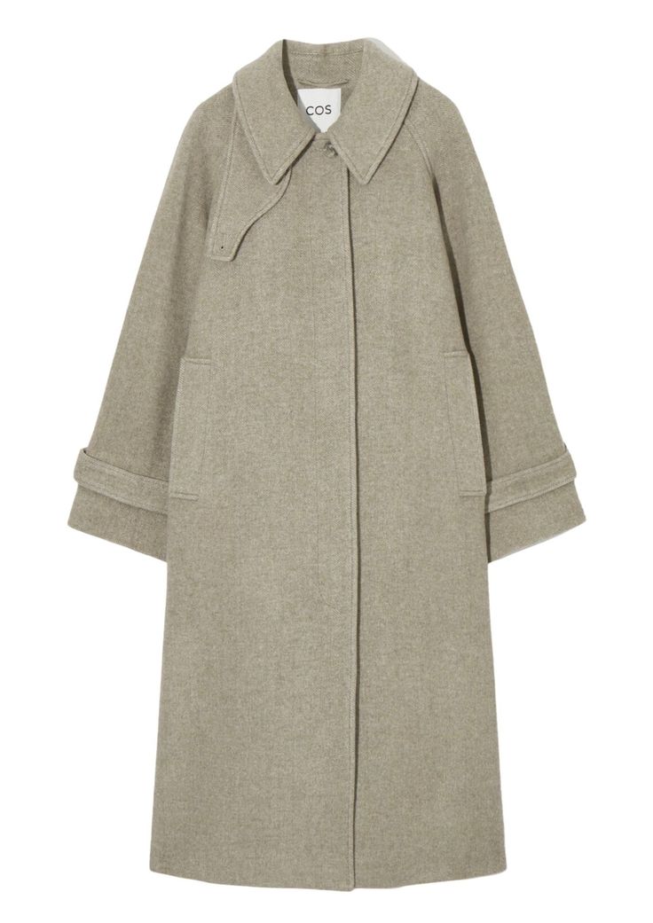 The 20 best wool coats to invest in this autumn - Vogue Scandinavia Wardrobe Overhaul, Beige Wool Coat, Yarn Spinning, Luxury Textiles, Tailored Coat, Chunky Knitwear, Airport Fashion, Tailored Design, Cat Walk