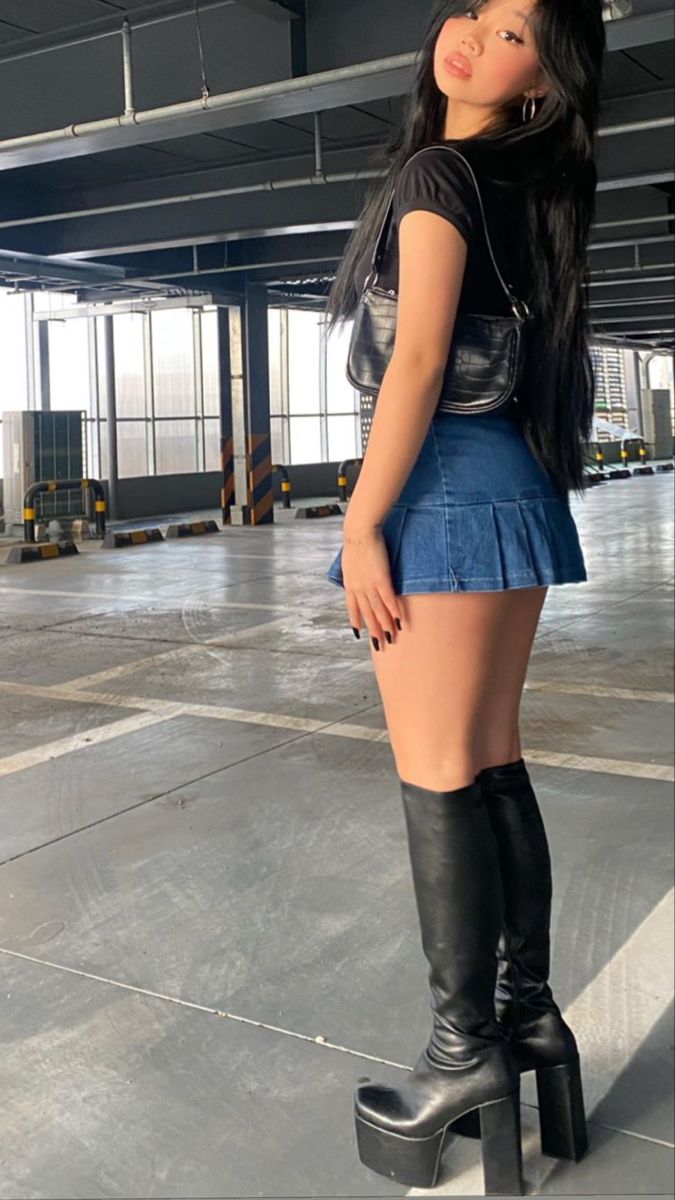 Denim Miniskirt Outfits, Jean Mini Skirt Outfit, Y2k Mini Skirt Outfit, Skirt Outfits Aesthetic, Short Skirts Outfits, Jean Skirt Outfits, Latina Fashion Outfits, Denim Skirt Outfits, Pose Fotografi