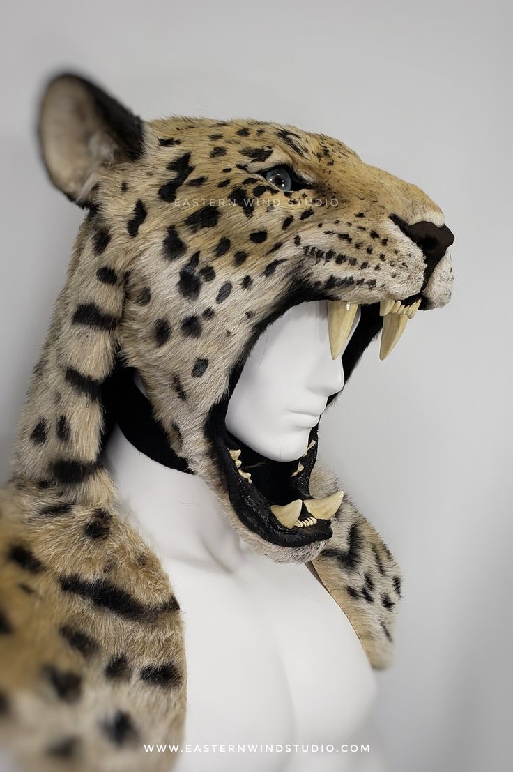 a stuffed leopard head with its mouth open and it's teeth wide open on a mannequin