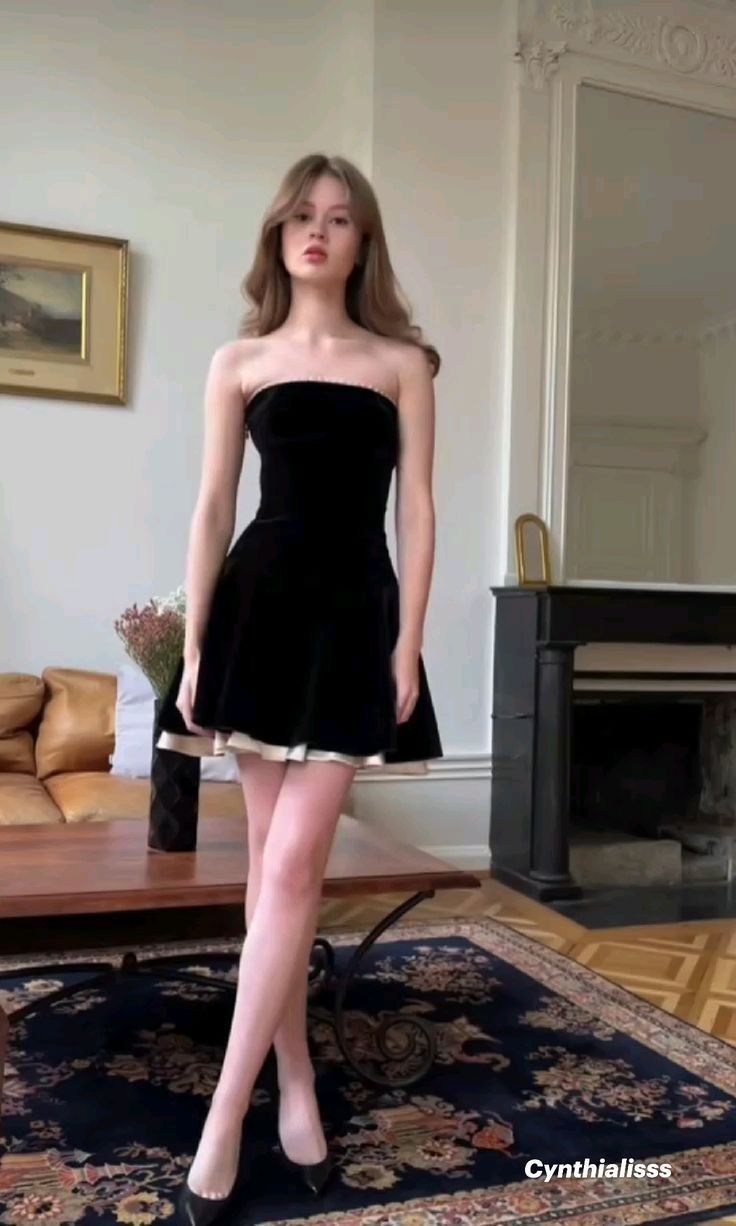 Cute Mini Dress Aesthetic, Black Mini Dress Elegant, Old Money Cocktail Party Dress, Classy Mini Dress Outfit, Classy Dresses Aesthetic, Short Summer Dresses Aesthetic, Old Money Graduation Dress, Fancy Old Money Dress, Old Money Mini Dress