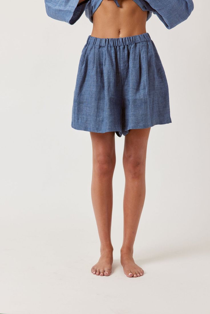 Linen pleated short – amente Chic Linen High-waisted Shorts, Chic Linen Knee-length Shorts, Casual Linen Shorts For Day Out, Cotton Bottoms With Pleated Waist For Day Out, Relaxed Linen Shorts For Day Out, Linen Shorts For Day Out, Short Linen Bottoms For Day Out, Chic Wide Leg Linen Shorts, Chic Relaxed Fit Bermuda Shorts For Day Out