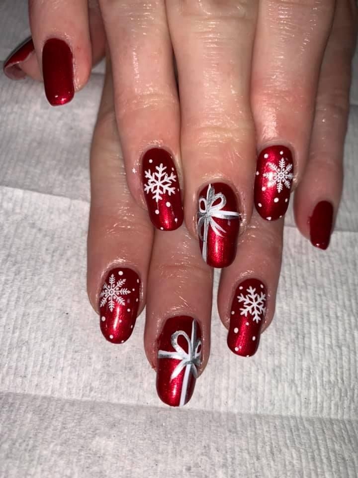 Christmas Present Nails, Xmas Nail Designs, Xmas Nail Art, Art Deco Nails, Red Christmas Nails, Cute Halloween Nails, Gel Nail Art Designs, Fancy Nails Designs, Cute Christmas Nails