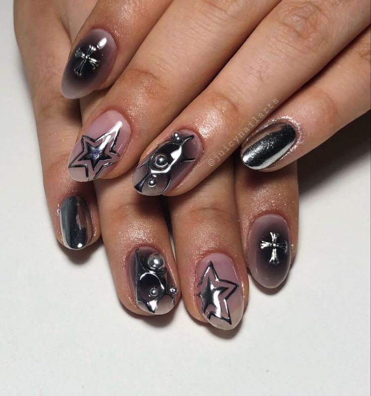 Black aura y2k nails Nails That Go With Silver Jewelry, Male Nail Art Aesthetic, Aura Y2k Nails, Short Emo Acrylic Nails, Y2k Nails Acrylic Short Black, Short Yk2 Nails, Short Nail Y2k, Short Nails Ideas Y2k, Y2k Nail Art Short