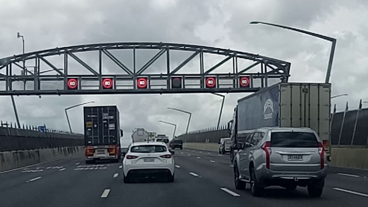 Driving over the Gateway Motorway bridge, Brisbane, Qld - YouTube