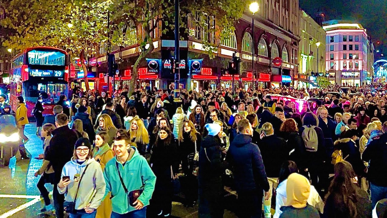 Christmas in London - BUSY Saturday Night (4K HDR) - YouTube