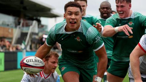 Reuben Bird-Tulloch celebrates a try