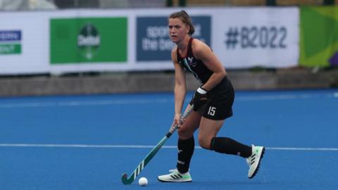 Beth Bingham with the ball at her stick