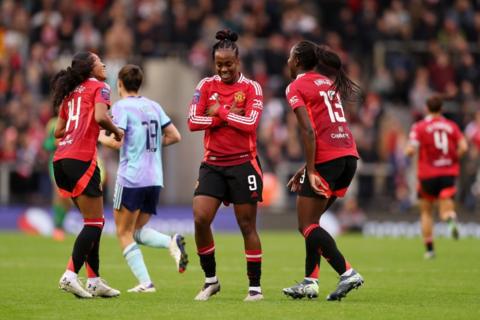 Manchester United celebrate the equaliser