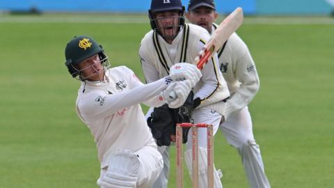 Notts v Warwickshire match action