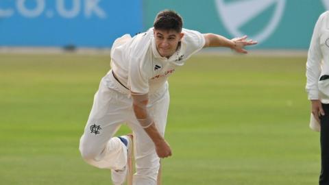 Rob Lord bowling for Nottinghamshire