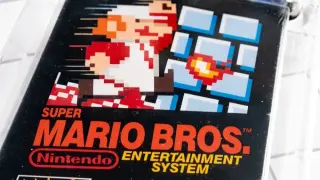 Una copia sin abrir de Super Mario Bros.