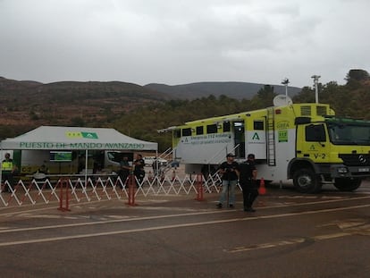 Puesto de Mando del incendio de Los Guájares situado en la presa de Rules, en Granada.