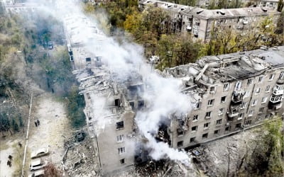 [포토] 러시아 공격에 파괴된 ‘젤렌스키 고향’