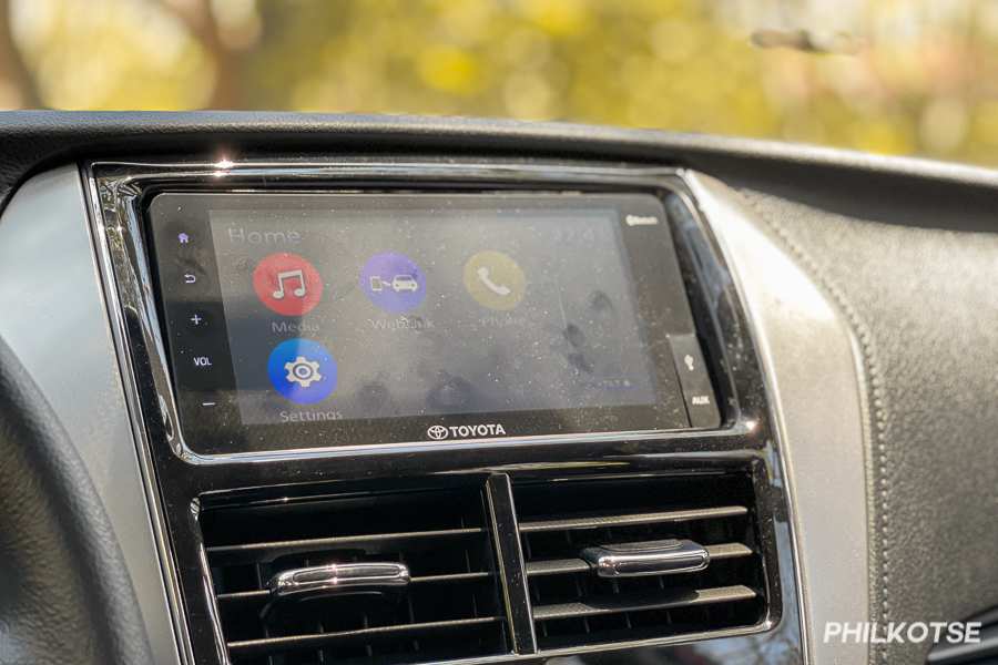 The Vios G's touchscreen headunit