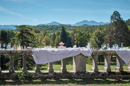 Château de Sibra: Um das Schloss herum liegt ein 15 Hektar großer Park, mit Pool und einem Wald mit Bäumen aus verschiedenen Kontinenten und Epochen