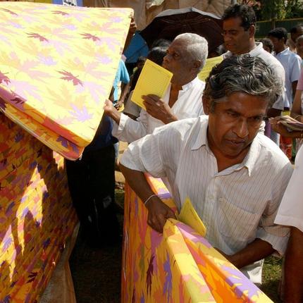 Humanitäre Tradition: Entwicklungshilfe ist heute viel mehr, als Matratzen zu verteilen: Sri Lanka nach der Tsunami-Katastrophe an Weihnachten 2004