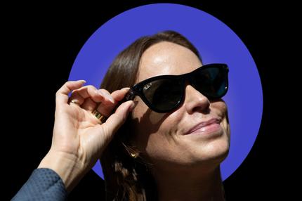 Smart-Glasses: Meta employee Sara Nicholson poses with the Ray-Ban sunglasses at the Meta Connect annual event at the company's headquarters in Menlo Park, California, U.S., September 24, 2024. REUTERS/Manuel Orbegozo