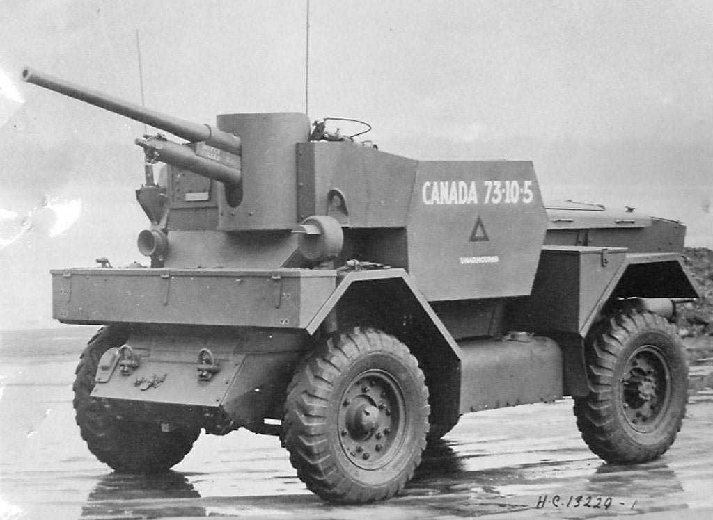 Lynx Armoured Car with a 6 pounder AT gun