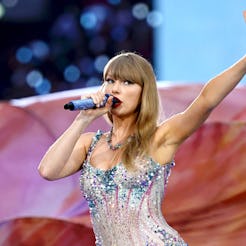 Taylor Swift Wore A Denim Corset & $29K Ring To A Chiefs Game