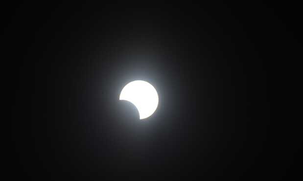 Eclipse solar anular visto desde Punta del Este. 