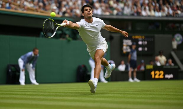 Carlos Alcaraz durante su debut en Wimbledon 2024.