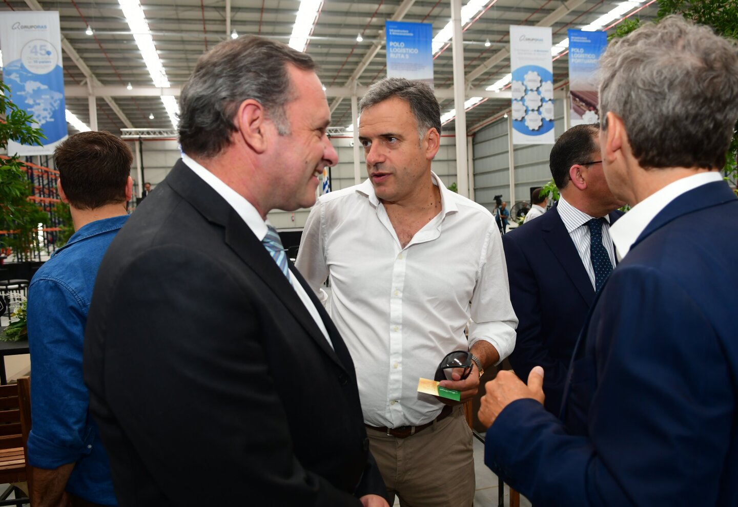 Álvaro Delgado y Yamandú Orsi, precandidatos a la Presidencia.