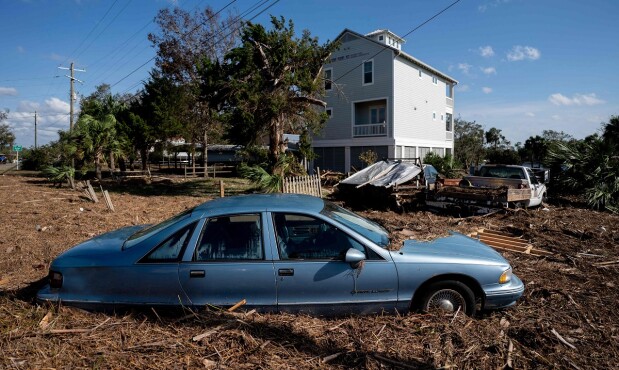 Daños por tormenta tras el huracán Helene en Steinhatchee, tras tocar tierra en Florida.