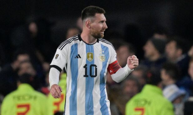 Lionel Messi tras su gol en el partido entre Argentina y Ecuador.