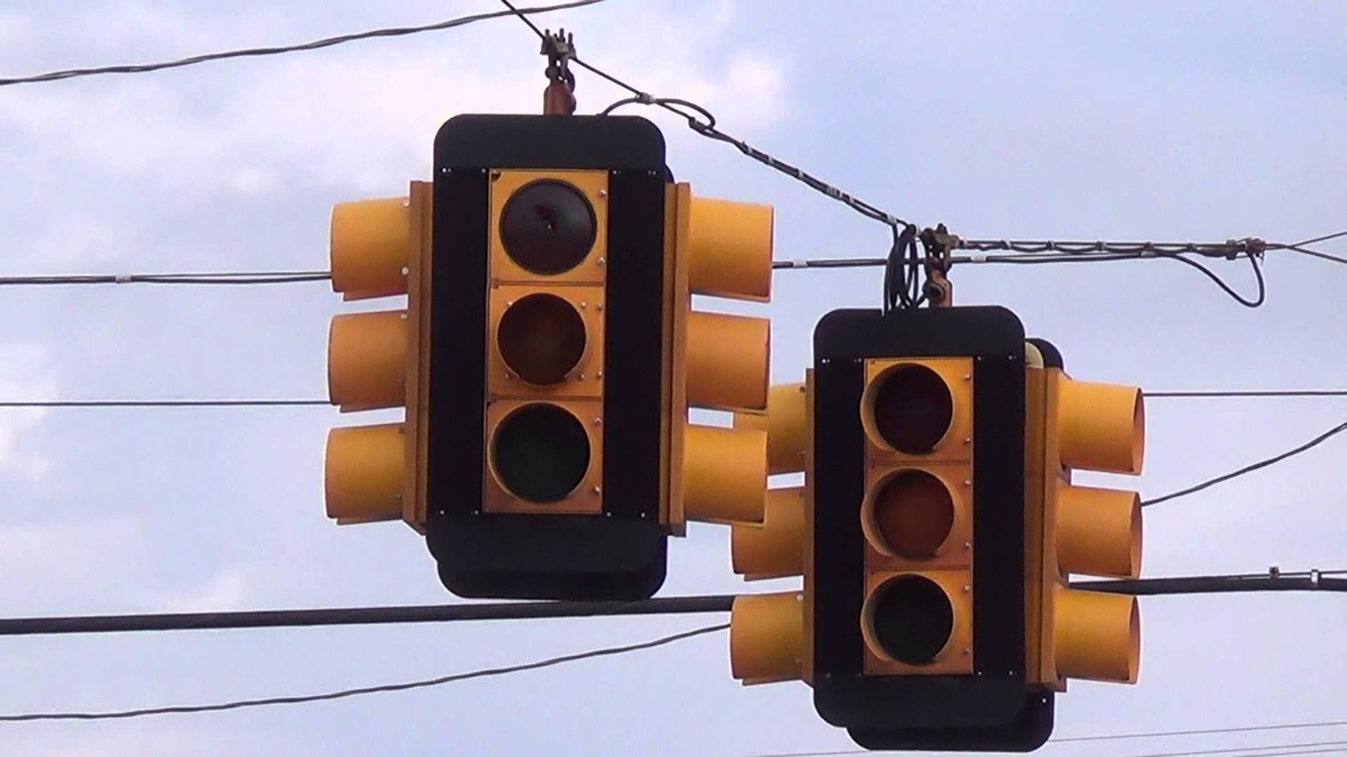 Flashing 8 inch Durasig Traffic Lights - YouTube