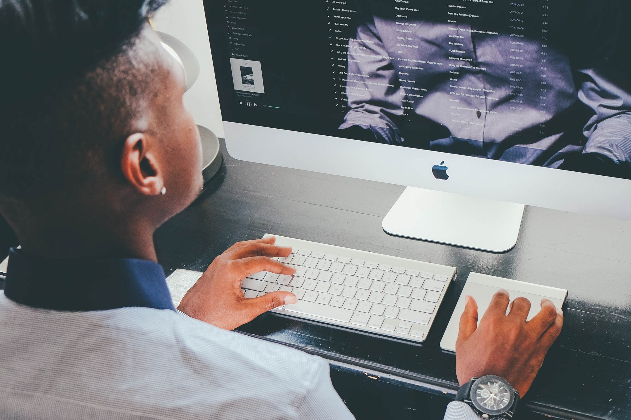 White imac photo