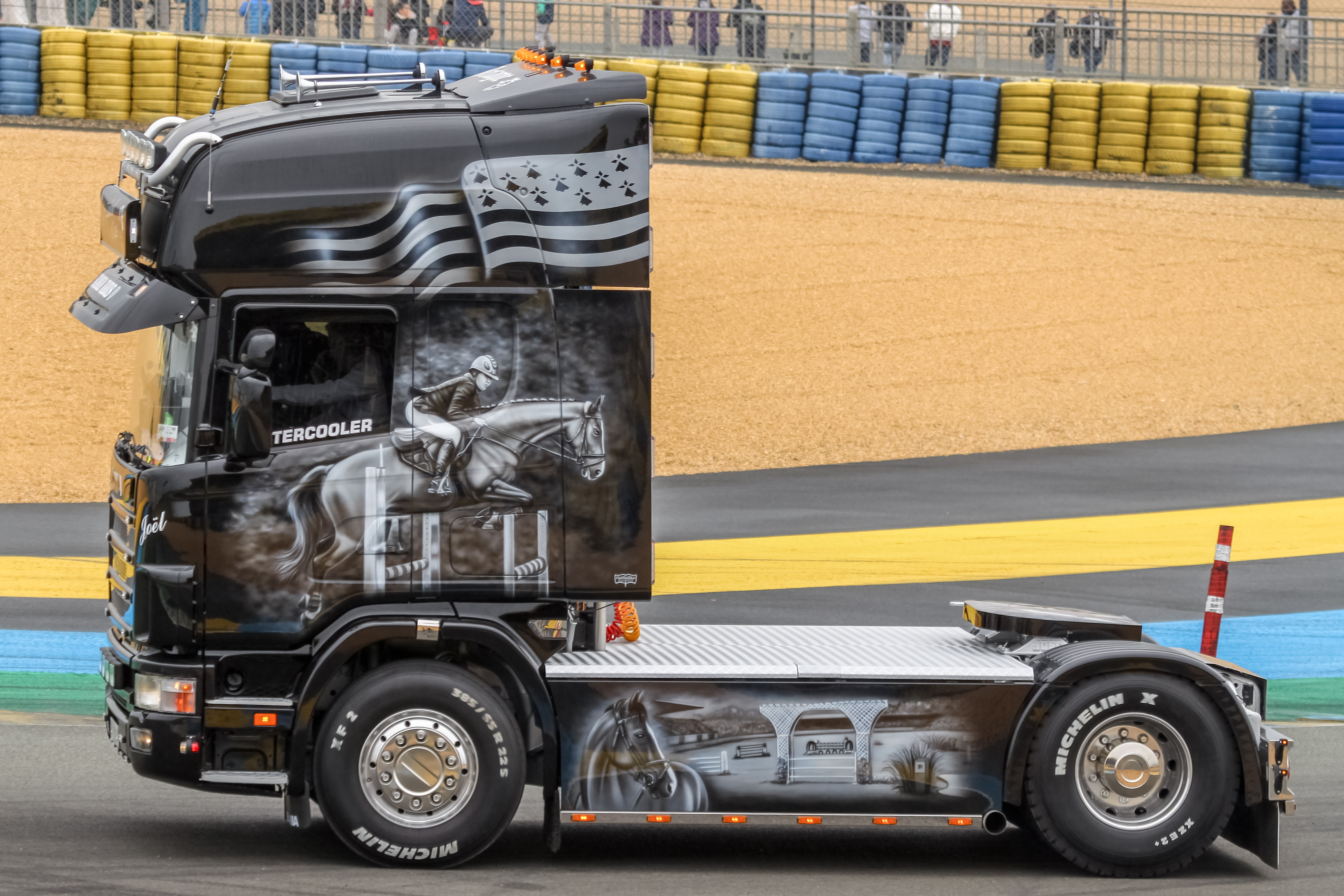 Scania Trucks Pictures - New, Old, Custom & Show Truck Photo Galleries