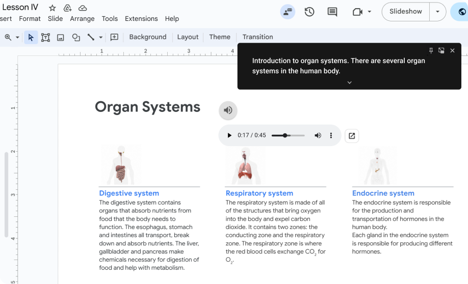 Konuşmacı Google Slaytlar'da sunum yaparken ekrana gerçek zamanlı altyazılar geliyor.