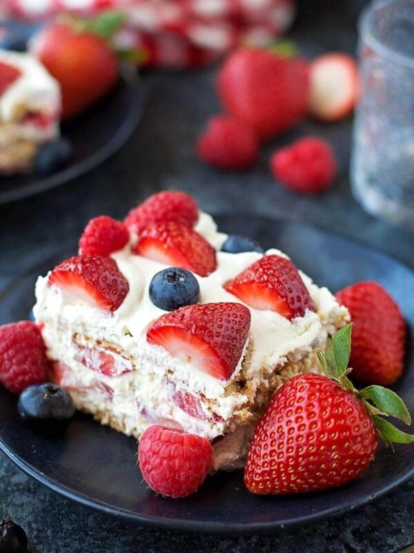 Easy No-Bake Berry Icebox Cake