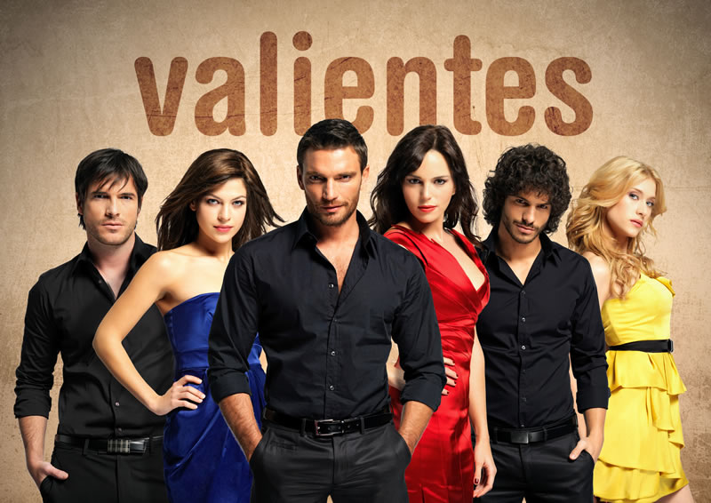 Julián Gil, Michel Gurfi, Marco de Paula, and Thais Blume in Valientes (2010)