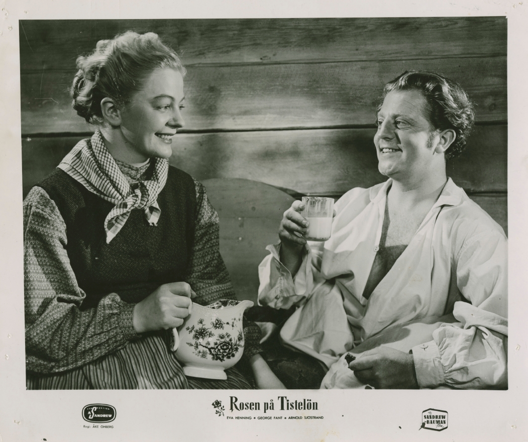 Rune Halvarsson and Siri Olson in Rosen på Tistelön (1945)