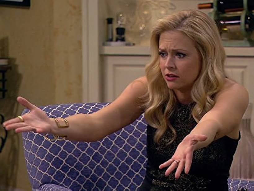 Melissa Joan Hart in Melissa & Joey (2010)